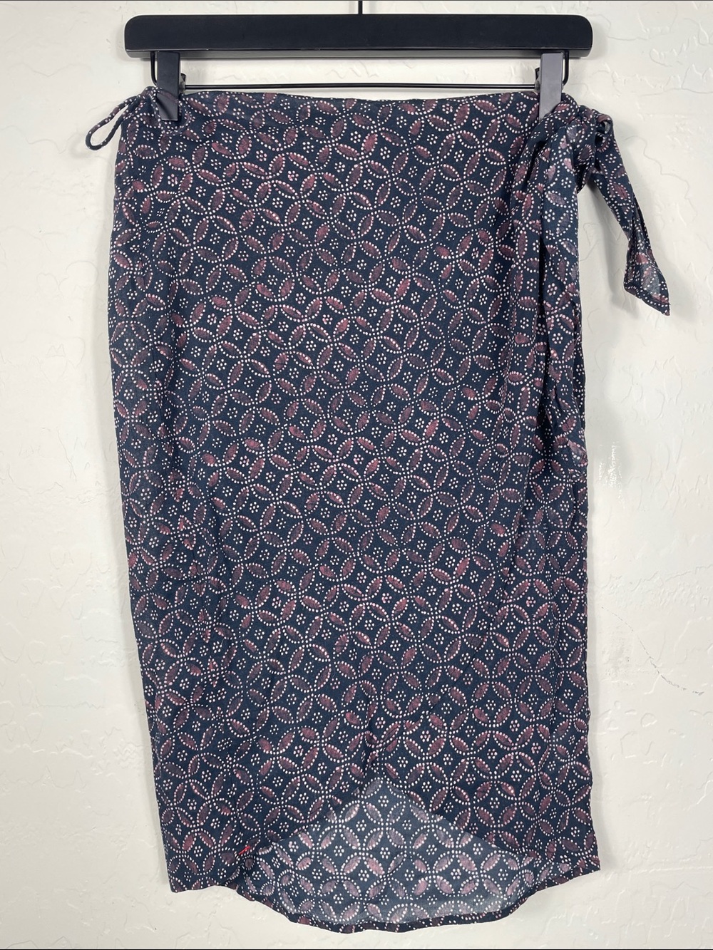 XiRENA Navy and Pink Geometric Wrap Skirt XS NWT
